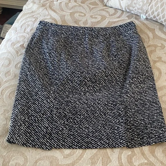 New York & Company A-Line Mini Skirt Black White Textured Stretch Size 12 - Picture 5 of 9
